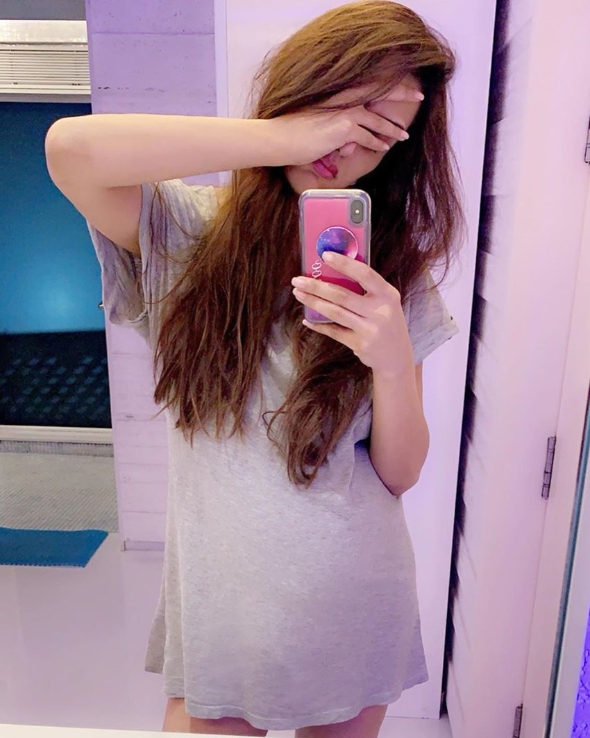 स्मृति ने आगे लिखा- आप ऐसी दुनिया में जन्म लेंगे जहां आपको नए तरीके से जीना सीखना होगा और ये कोई बुरी बात नहीं है। मैं जानती हूं कि आपने अपना हर दिन सेलिब्रेट किया। हर किक, रोल, मूवमेंट को पहचानती हूं और प्यार करती हूं उनसे।