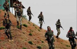 सुकमा में मुठभेड़: पेड़ों पर गोल‍ियों के न‍िशान, ब‍िखरे सामान, 17 साथ‍ियों की लाशों के ल‍िए घंटों खाक छानते रहे 500 जवान