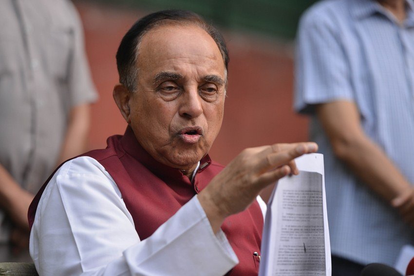 Subramaniam Swamy: भारतीय जनता पार्टी के सांसद सुब्रमण्यम स्वामी की गिनती तेज तर्रार वकील के साथ ही आक्रामक राजनेता के तौर पर भी की जाती है। उन्होंने 1970 में राजनीति में कदम रखा था। स्वामी अब तक 80 से ज्यादा केस लड़ चुके हैं। स्वामी नेशनल हेराल्ड केस और रामसेतु केस को लेकर अकसर चर्चा में रहते हैं।