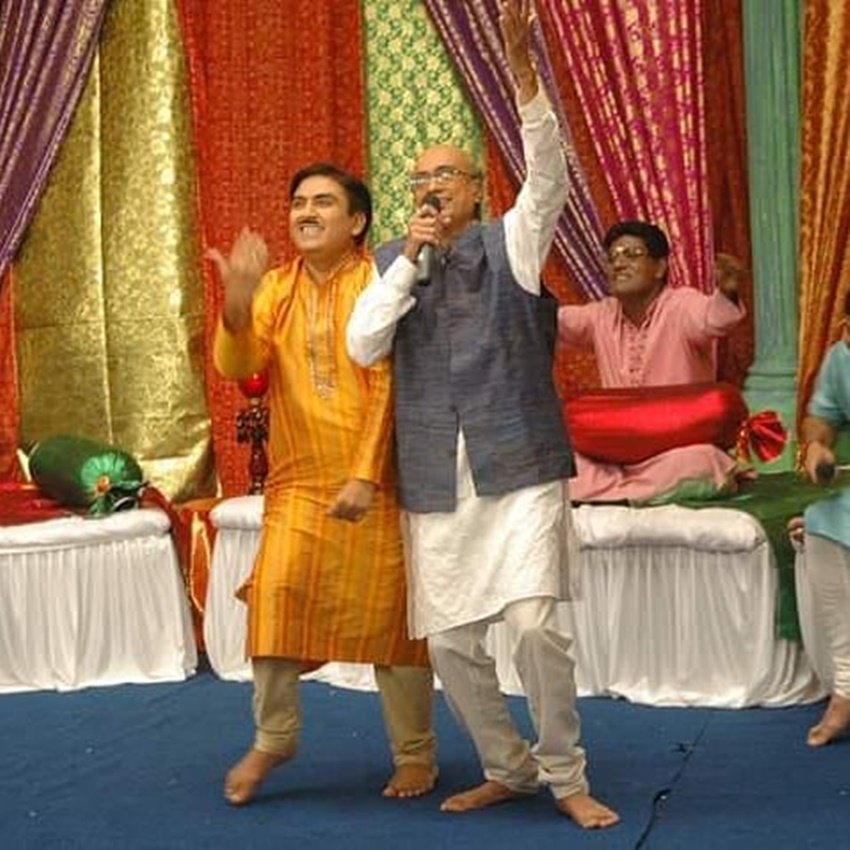 खास बात तो ये है कि अमित भट्ट अपने ऑनस्क्रीन बेटे जेठालाल से भी उम्र में छोटे हैं।