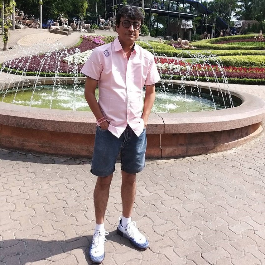 रियल लाइफ में अमित भट्ट को देख शायद ही कोई कह सके कि यही तारक मेहता का उल्टा चश्मा में चंपक चाचा का किरदार निभाते हैं।