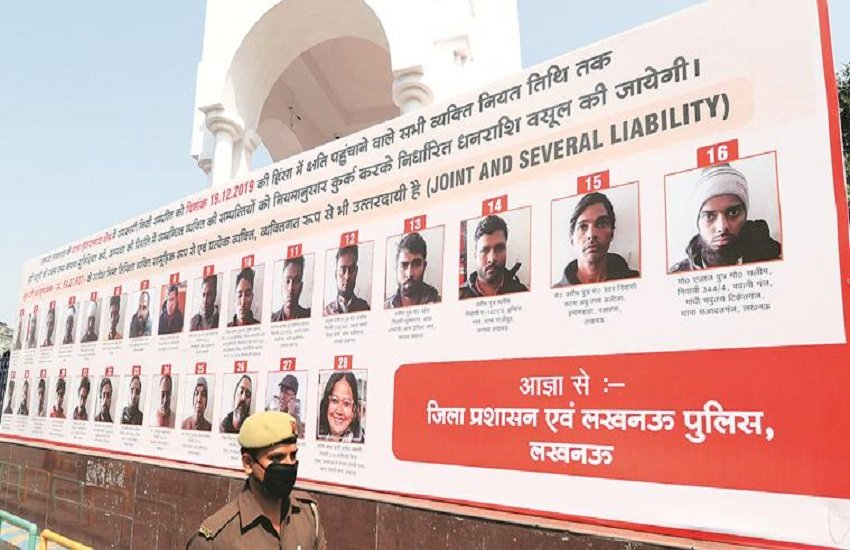 लखनऊ प्रशासन ने 28 लोगों की तस्वीरें होर्डिंग पर लगाई। 
(Express Photo by Vishal Srivastav)