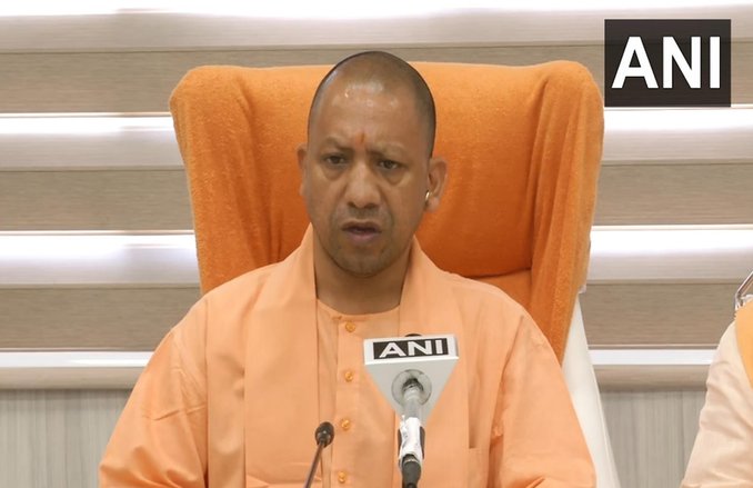 कोरोना बंदी में 1000 रुपये का हर्जाना देगी योगी सरकार, सीएम ने किया ऐलान; 35 लाख लोगों को होगा फायदा