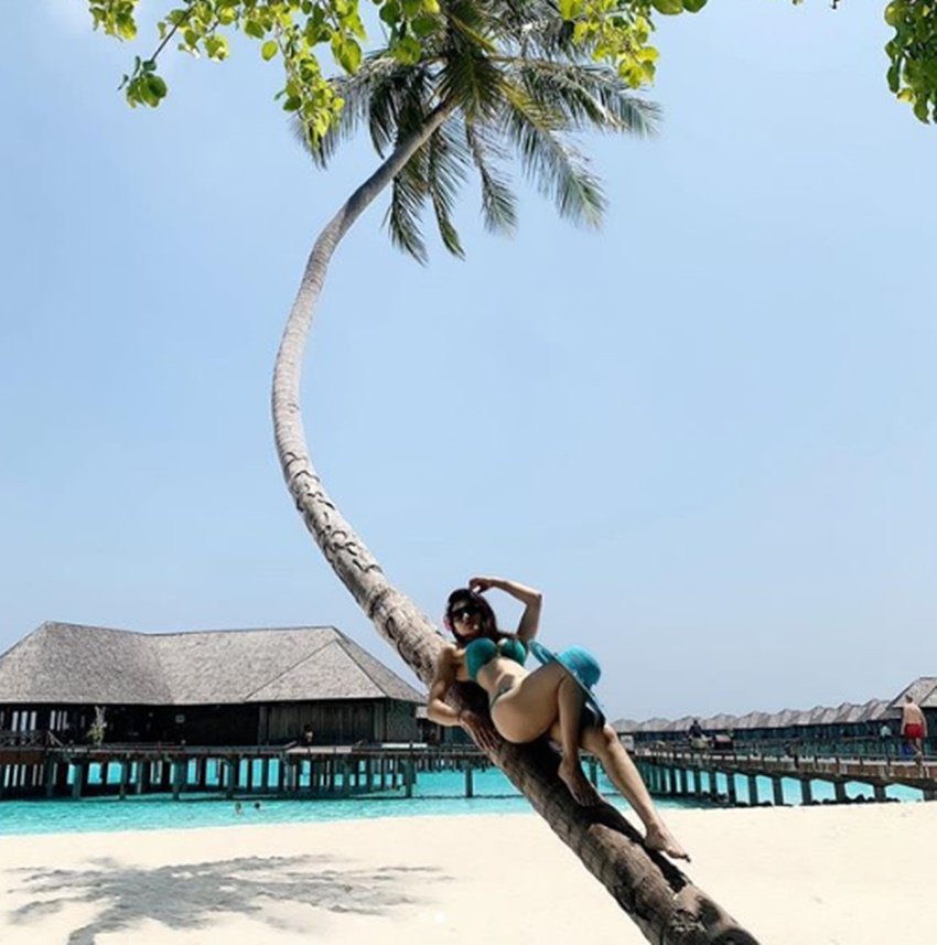 Urvashi Rautela, Actress Urvashi Rautela, Urvashi Rautela HD PICTURES, urvashi rautela hot pictures, Urvashi Rautela Pose in Super Attractive Way, uRVASHI rAUTELA Under Water Shoot, uRVASHI rAUTELA Climbing tree Photo Shoot, Urvashi Rautela Fans Reacting Killer Poser, entertainment news, bollywood news, television news