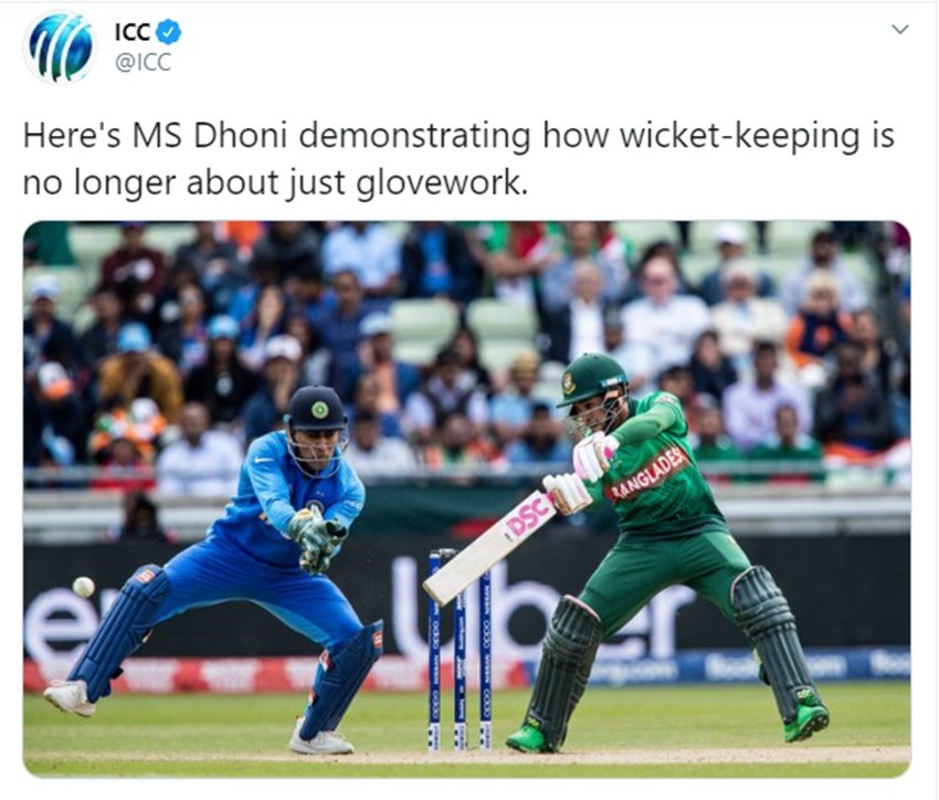 धोनी ने अपनी शानदार तकनीकों से बता दिया है कि कीपिंग करना सिर्फ ग्लव्स पहनकर विकेट के पीछे खड़े होना नहीं होता है।