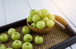 White Hair: सफेद बालों से निपटने में मददगार है ये तेल, जानिये- घर पर बनाने का तरीका