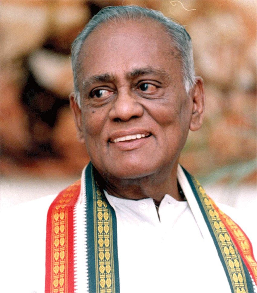 बंगारू लक्ष्मण के हटने के बाद जना कृष्णमूर्ति के हाथों में 2001 में पार्टी की कमान आई। वह 2002 तक बीजेपी अध्यक्ष रहे।