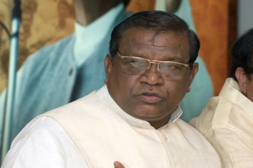 कुशाभाऊ ठाकरे के बाद बीजेपी की कमान साल 2000 में आंध्र प्रदेश से आने वाले बंगारू लक्ष्मण को सौंपी गई। ताबूत घोटाले में नाम आने के बाद बंगारू लक्ष्मण को सालभर में ही बीजेपी चीफ की कुर्सी छोडनी पड़ी।