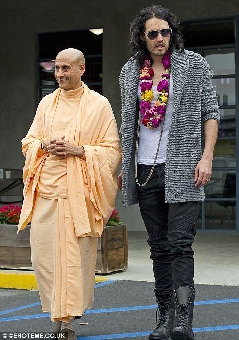 Hindu Religion, hindu dharma, julia roberts, russell brand, iskcon, robert downey jr shri yoga, hugh jackman, Adam Levine, bhagwat geeta, hollywood Gallery, jansatta entertainment news, photos, bollywood, hollywood, enteryainment