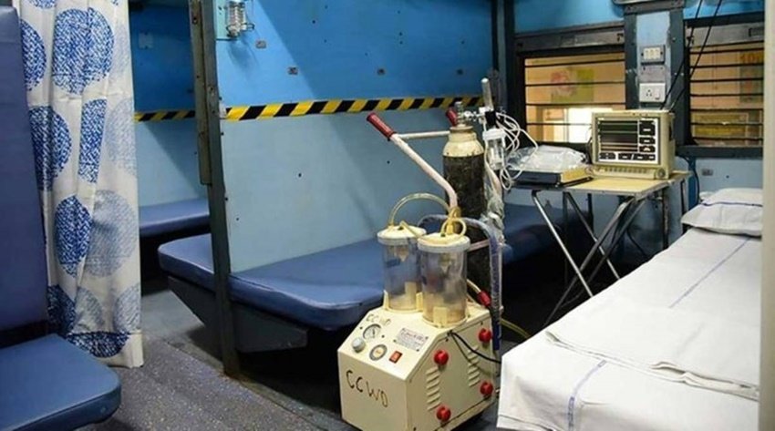 भारतीय रेलवे ने ट्रेन के कोच को ही अस्पताल के वॉर्ड में तब्दील कर दिया है। हर कोच में 10 कोरोना पॉजिटिव मरीजों को रखने की व्यवस्था की गई है।