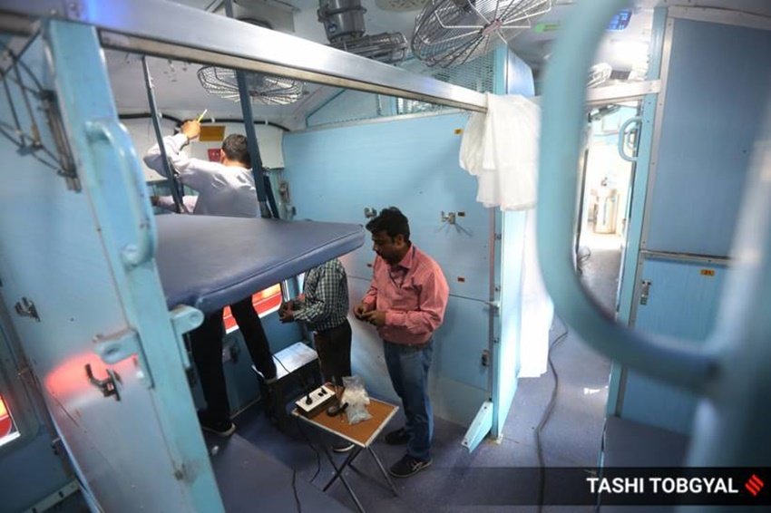 ट्रेनों में मौजूद पैंट्री कार का इस्तेमाल हॉस्पिटल किचन के तौर पर किया जाएगा। मरीजों के लिए खाना वहीं बन सकता है।