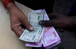 LIC जीवन लाभ: रोजाना 133 रु निवेश से प्रतिमाह 15,000 पेंशन, 40 की उम्र में भी कर सकते हैं शुरुआत