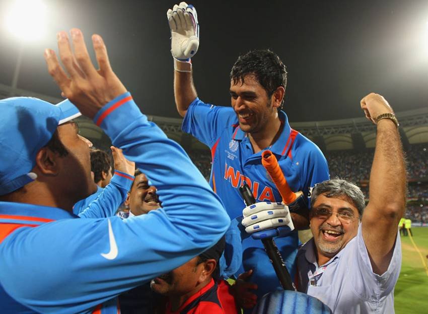 महेंद्र सिंह धोनी इंटरनेशनल क्रिकेट में आने से पहले रेलवे में टीसी थे। उन्होंने बताया था कि अगर वह क्रिकेटर ना होते तो रेलवे में ही टीसी की नौकरी से अपना जीवनयापन कर रहे होते।