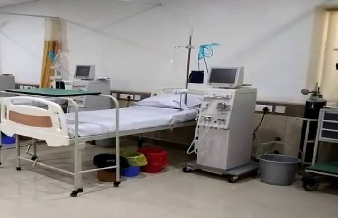 आठ माह के बच्चे की नाक से बह रहा था खून, तीन अस्पतालों ने भर्ती से कर दिया इनकार, दर-बदर भटकते पिता की बाहों में तोड़ दिया दम