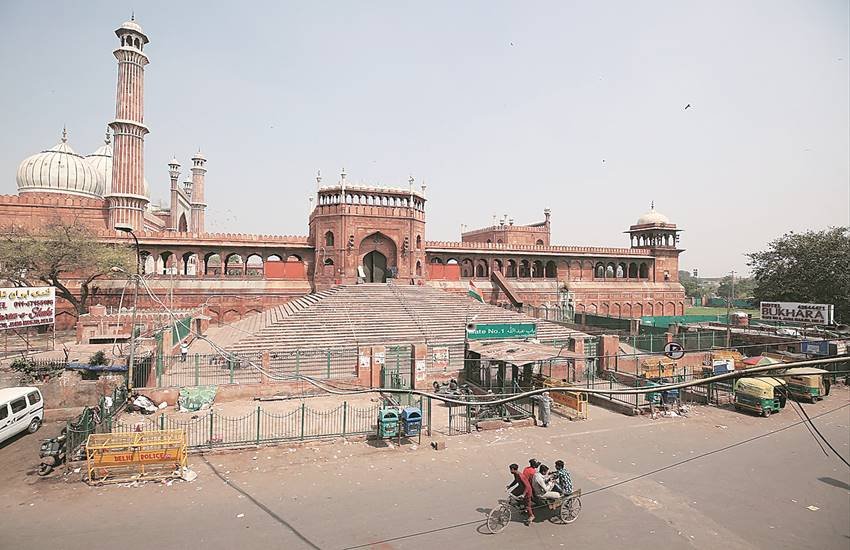 सभी मुसलिम संगठनों और मौलवियों ने लोगों से अपील की है कि रमजान के दौरान वे घरों में नमाज पढ़ें।