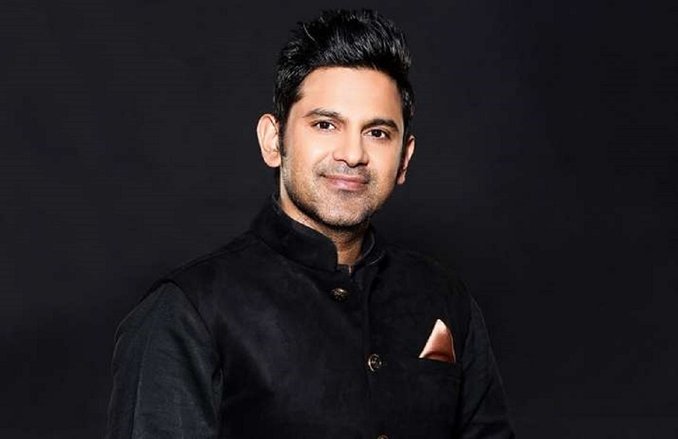 ‘अच्छा है मस्जिद में ही ताले पड़ जाएं…’, शायर मुनव्वर राणा और गीतकार मनोज मुंतशिर के बीच छिड़ी जुबानी जंग
