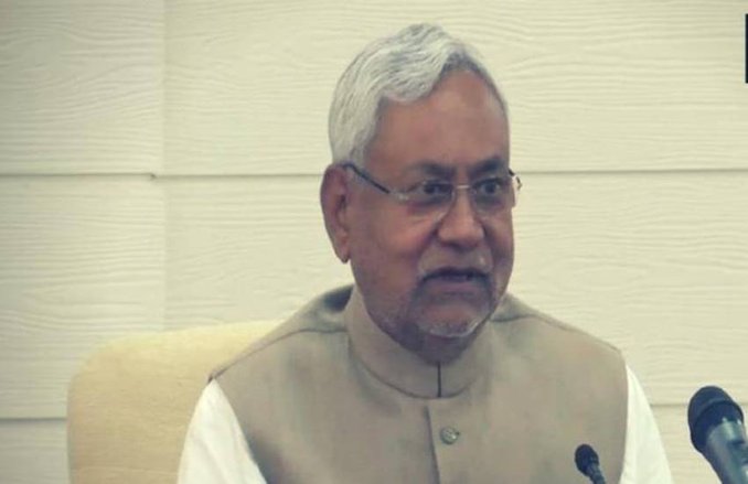 प्रवासियों के घर लौटने का विरोध करने वाले नीतीश कुमार ने की स्पेशल ट्रेन की मांग, डिप्टी सीएम भी आए साथ