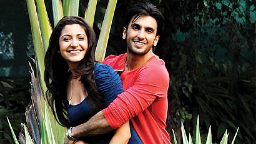 रणवीर ने बताया था कि उन्हें फैन का अनुष्का के साथ वो व्यवहार ठीक नहीं लगा। बकौल रणवीर उन्होंने पहले तो उसे प्यार से समझाया कि वो अनुष्का के साथ फ्लर्टिंग ना करे।