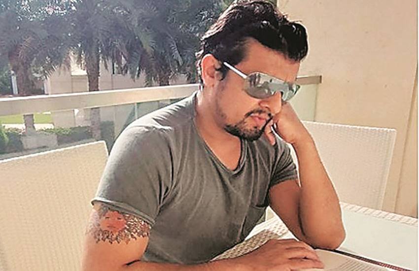 छह मार्च को सोनू निगम का मुंबई में एक म्यूजिकल कंसर्ट था। 