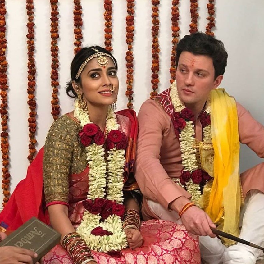 दरअसल श्रिया सरन अपनी शादी की पहली सालगिरह मनाने स्पेन गई थीं। लॉकडाउन के कारण वह वहीं पर फंस गईं।