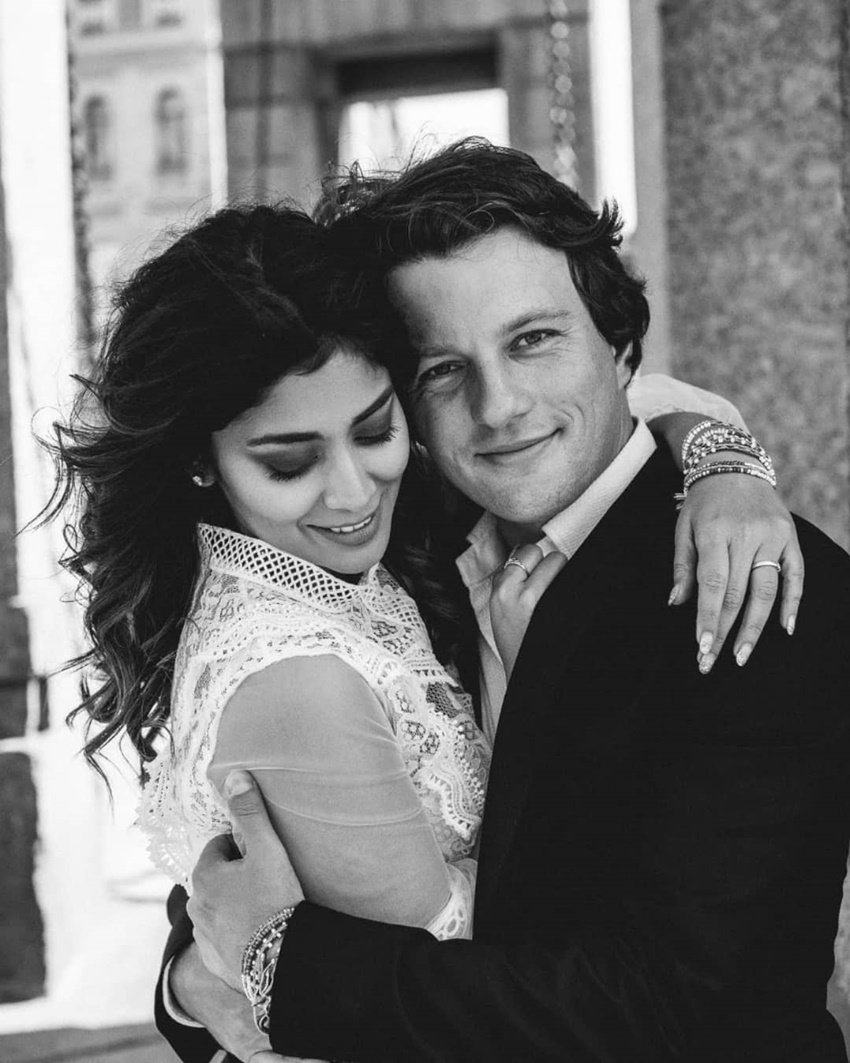 उनके पति एंड्रेई को एक दिन सूखी खांसी औऱ हल्के बुखार की शिकायत हुई तो वह उन्हें लेकर अस्पताल पहुंची। हॉस्पिटल स्टाफ से उन्होंने बताया कि उनके पति में कोरोना के लक्षण नजर आ रहे हैं।