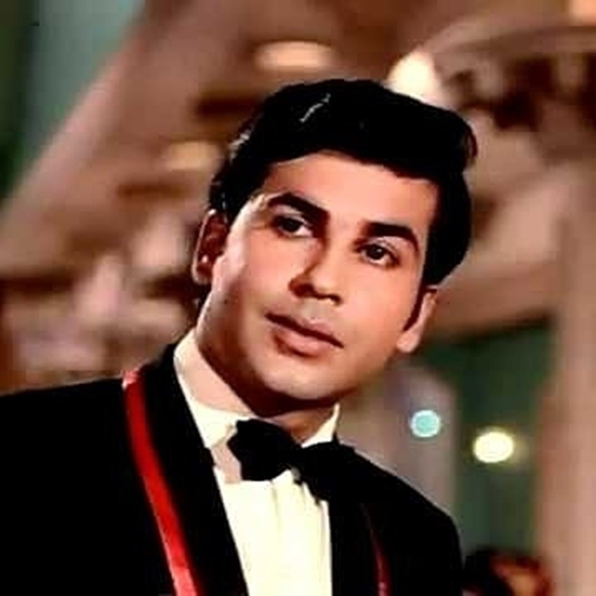 इसके अलावा वो खुद से ही बातें करते हुए कभी जोर-जोर से हंसने लगतीं तो कभी चीख-चीख कर रोतीं।