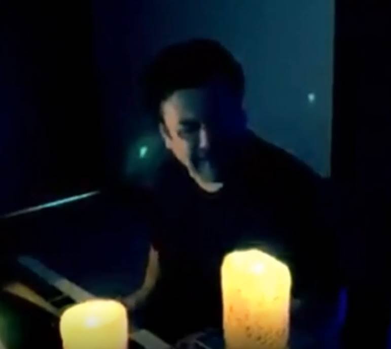 अदनान सामी ने इस खास मौके पर Noor- A-Khuda गाने को डेडीकेट किया।