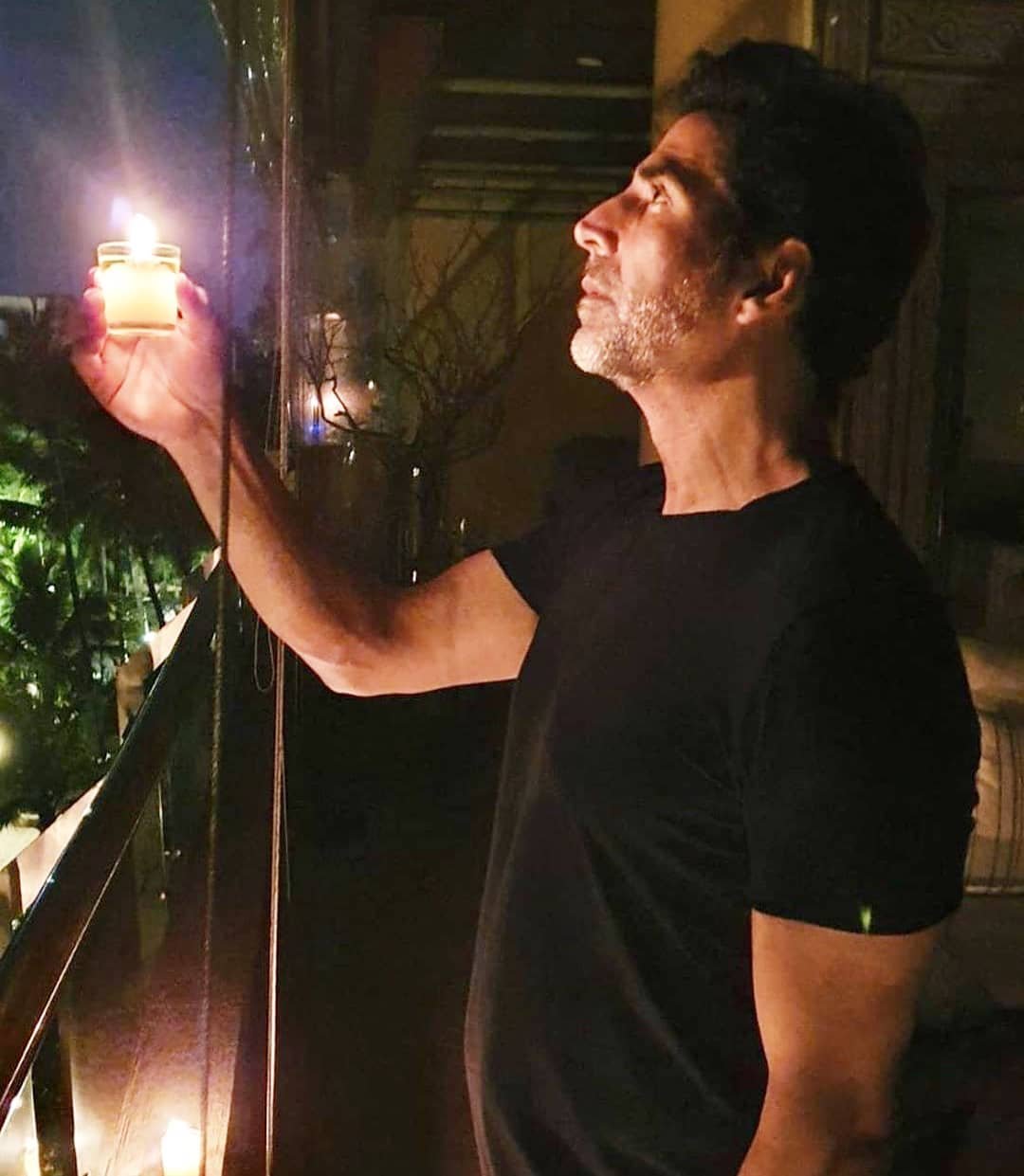 coronavirus, diya jalao, lockdown, narendra modi, pm, 9pm 9min, pm narendra modi, deepika padukone, ranveer singh, coronavirus, anushka sharma, virat kohli, ananya panday, alia bhatt, kartik aaryan, vicky kaushal, alia bhatt, rajinikanth, lata mangeshkar, akshay kumar, amitabh bachchan, jhanvi kapoor, mukesh ambani, antilia, hina khan, arbaz kha, gauri khan, bollywood celebs, narendra modi, adnan sami