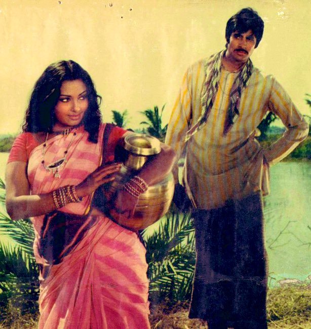 इसके बाद अमिताभ की फिल्म सौदागर में पद्मा पर फिल्माया गया गाना 'सजना है मुझे सजना के लिए' आज भी हिट है।