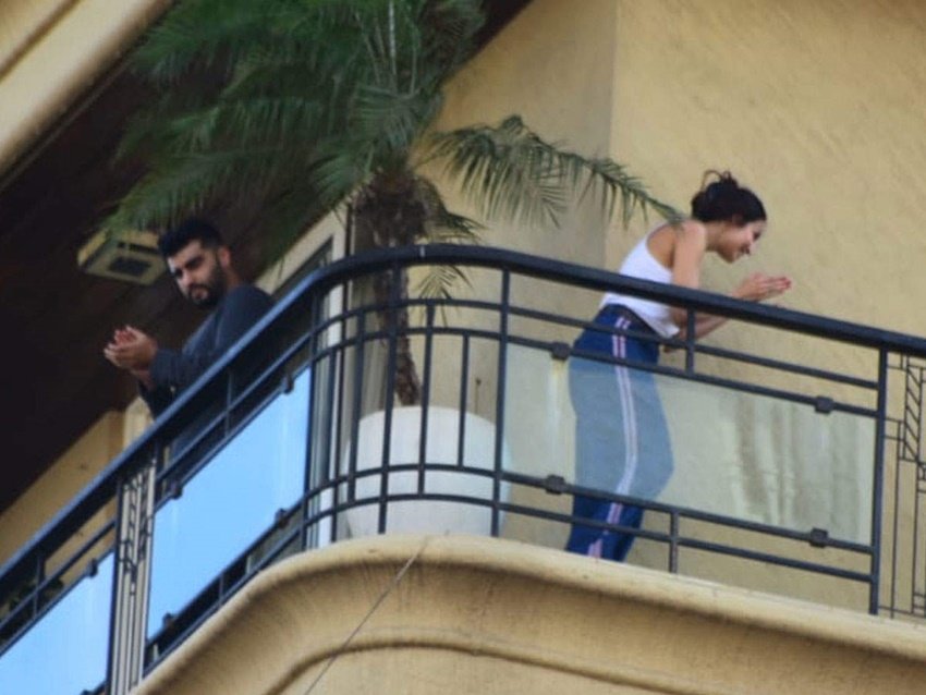 मलाइका अरोड़ा भी हाल ही में अर्जुन कपूर के घर पर स्पॉट की गई थीं। दोनों के अफेयर की खबरें लंबे समय से चर्चा में है।