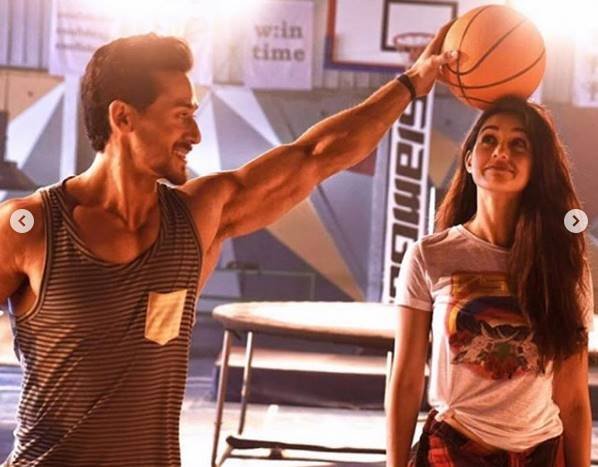 disha patani, disha patani wedding, disha patani hot photos, disha patani trolls, disha patani movies, disha patani danceVideos,Quarantine,fitness,disha patani,dance, disha patani and tiger shroff, disha patani age, दिशा पाटनी, क्वारेंटाइन, Corona virus, Covdi 19, Baaghi 2, bollywood couples, bollywood celebs, jansatta photos, celebs gallery, tiger shroff movie, tiger shroff age