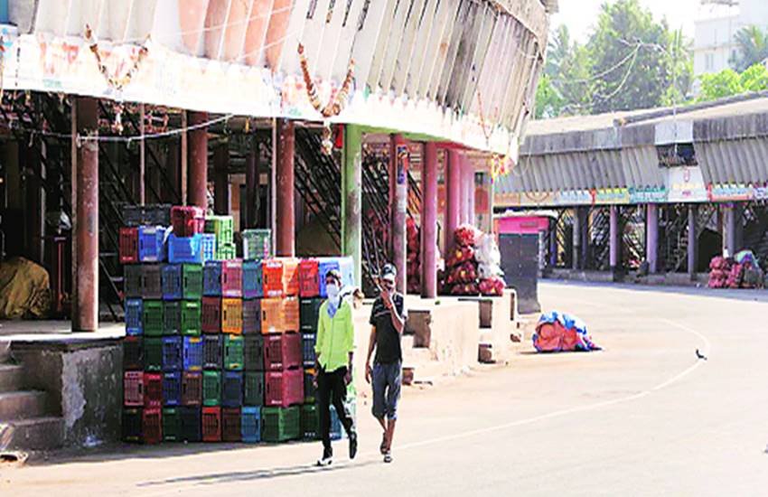 पूर्ण बंदी से आर्थिक हालात पर असर।