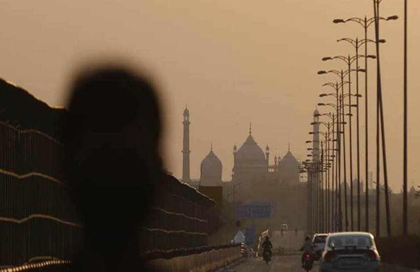 भोपाल और इंदौर में नहीं थम रहा कोरोना का सिलसिला, सुनसान पड़े हैं शहर की सड़कें