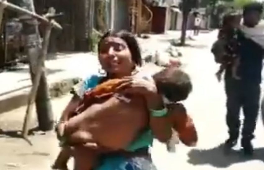 जहानाबाद में बीमार बच्चे को गोद में लेकर दौड़ती रही महिला, लेकिन उसे एंबुलेंस नहीं मिली।