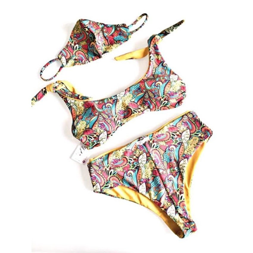 माना जा रहा है कि आने वाले दिनों में भी लोगों को मास्क लगाना होगा। ऐसे में मास्क भी लेटेस्ट ट्रेंड का हिस्सा बनने को तैयार हैं।