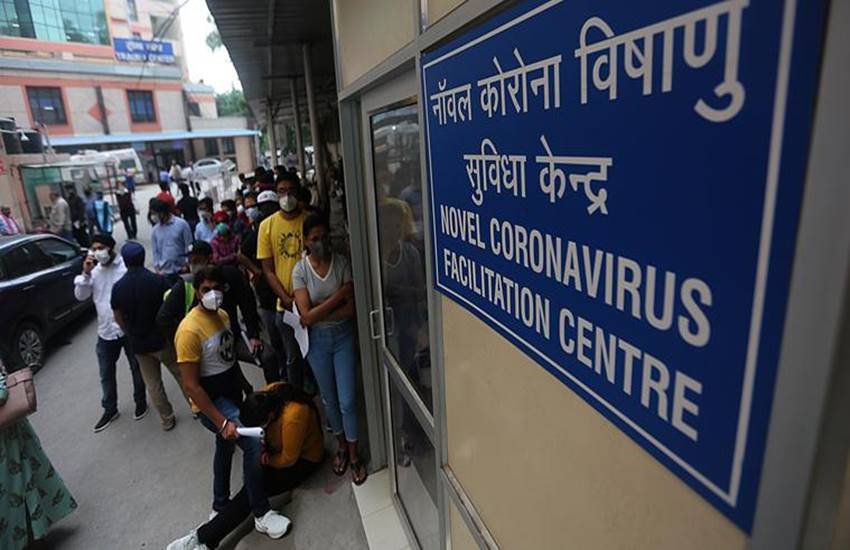 इंदौर में कोविड-19 के मरीजों की ऊंची मृत्यु दर के बारे में पूछे जाने पर उन्होंने कहा, "शहर में इस बीमारी से दम तोड़ने वाले मरीजों में ज्यादातर ऐसे हैं जो अस्पताल में देरी से भर्ती हुए और गंभीर हालत के चलते उन्हें सीधे गहन चिकित्सा इकाई (आईसीयू) में रखना पड़ा। ऐसे लोगों को कोविड-19 के अलावा पुरानी बीमारियां भी थीं।" 