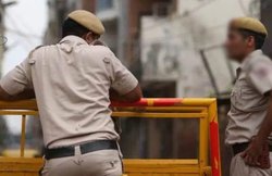 दिल्ली: ‘लॉकडाउन तोड़ पिता रोज सड़क पर जाते हैं’, बेटे ने थाने में दर्ज कराई FIR