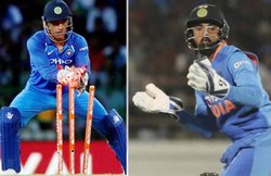 MS Dhoni की जगह दूसरे को बर्दाशत नहीं कर पाते दर्शक, केएल राहुल बोले- इसी कारण पहली बार विकेटकीपिंग करते समय था नर्वस