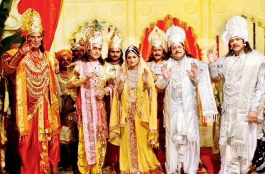 रामानंद सागर की रामायण (Ramayan) की तरह ही बीआर चोपड़ा के महाभारत (Mahabharat) का भी दूरदर्शन पर पुन: प्रसारण हो रहा है। महाभारत भी रामायण की तरह ही लोगों द्वारा खूब पसंद किया गया था। महाभारत में कृष्ण का किरदार निभाने वाले नीतीश भारद्वाज से द्रौपदी बनीं रूपा गांगुली औऱ भीष्म बने मुकेश खन्ना तक को लोगों ने खूब पसंद किया था। लेकिन एक किरदार ऐसा भी था जिसे शो से पॉपुलारिटी तो खूब मिली लेकिन लोग उससे नफरत करने लगे थे। हम बात कर रहे हैं दुर्योधन का किरदार निभाने वाले पुनीत इस्सर की।