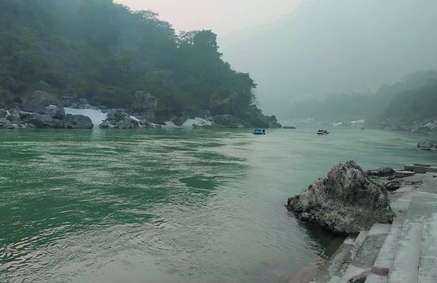 लॉकडाउन की वजह से गंगा के पानी में प्रदूषित पदार्थ नहीं पहुंच रहा है। इससे जल स्वच्छ हुआ है। लॉकडाउन की वजह से गंगा के पानी में प्रदूषित पदार्थ नहीं पहुंच रहा है। इससे जल स्वच्छ हुआ है।