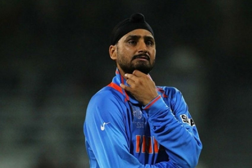 Harbhajan Singh: हरभजन सिंह भी युवराज की तरह ही शाहिद अफरीदी के फाउंडेशन को सपोर्ट की अपील कर विवादों में आ गए थे।