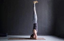 coronavirus, coronavirus india, coronavirus outbreak, coronavirus lockdown, what to do in lockdown, fitness challenge during lockdown, yoga, yoga videos, yoga tips, yoga tips in hindi, yoga tips by expert, rujuta divekar, shirshasan, shirsasan, head stand, shirsasan health benefits, how to do shirsasan, how to do shirsasan in hindi