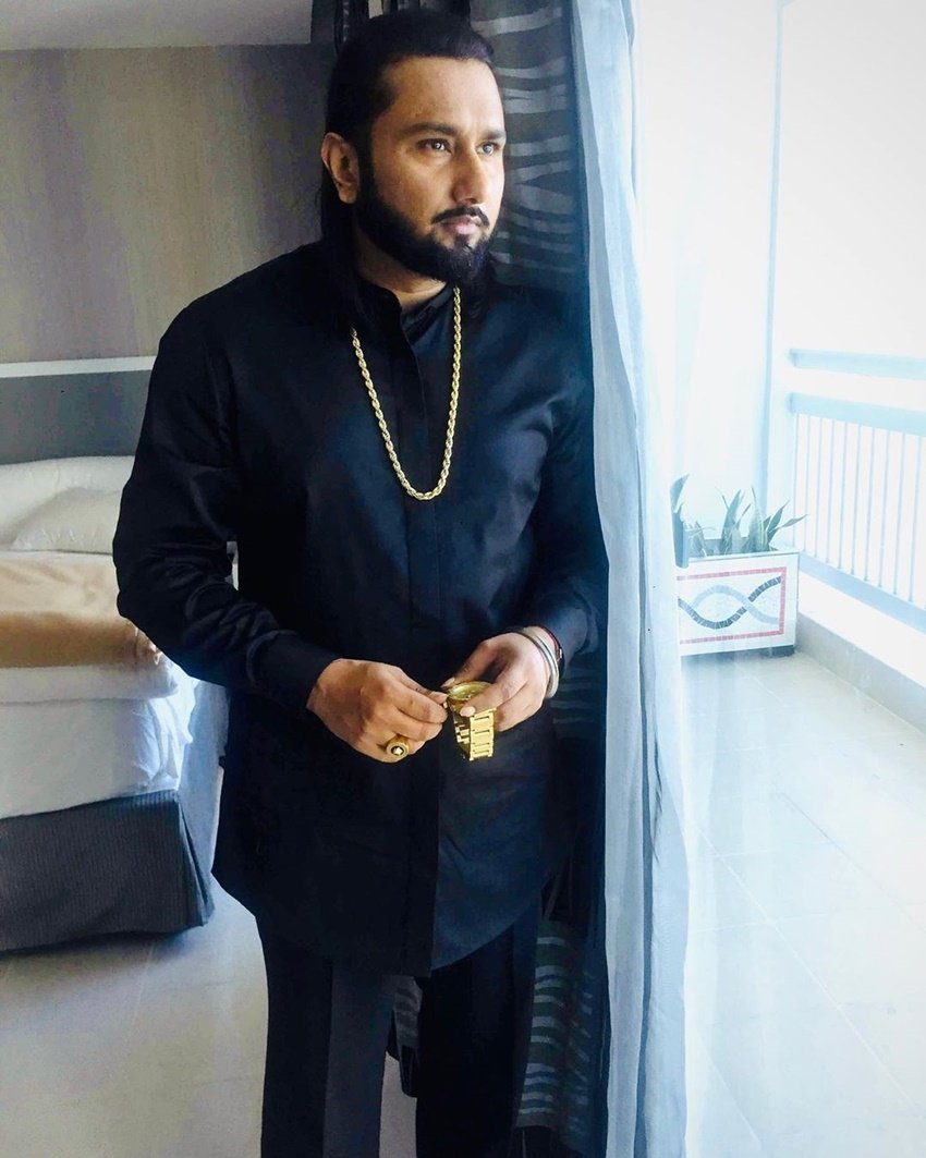 हनी सिंह ने बताया था कि वे परिवार वालों से भी कट गए थे। किसी से बात नहीं करते थे और अपने कमरे से भी नहीं निकलते थे।