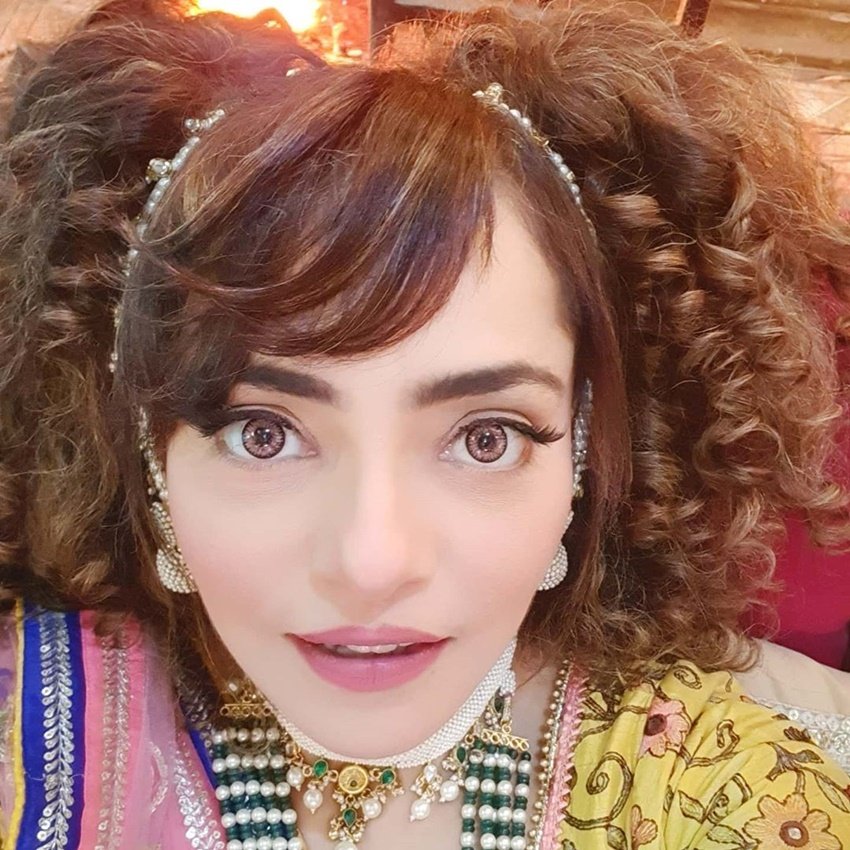 राखी टंडन 24 साल बाद एक बार फिर से एकता कपूर के साथ काम कर रही हैं। एकता ने उन्हें अपने शो नागिन 4 में कास्ट किया है। <a href="https://www.jansatta.com/photos/picture-gallery/ramayan-actor-vijay-arora-who-played-meghnad-indrajeet-wife-get-depressed-after-his-death-due-to-cancer/1378643/   “> ‘मेघनाद’ विजय अरोड़ा की अचानक मौत से टूट गई थी फैमिली, पत्नी करने लगी थीं अजीब हरकतें