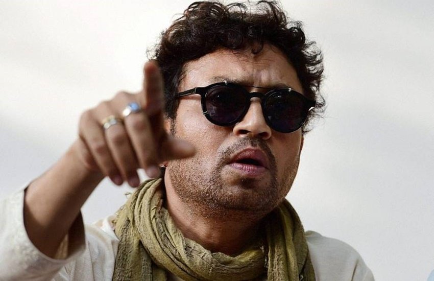 Irrfan Khan Death: अपनी एक्टिंग से हर किसी का दिल जीत लेने वाले इरफान खान वाले आज मौत से हार गए। 54 साल की उम्र में उन्होंने दुनिया को अलविदा कह दिया। अपने एक्टिंग करियर में उन्होंने एक से बढ़कर एख किरदार निभाए। अपनी एक्टिंग के बल पर ही उन्होंने नेशनल अवार्ड से लेकर तमाम प्रतिष्ठित सम्मान अपने नाम किये। उनके निभाए कुछ किरदार आज भी लोगों के जेहन में जिंदा हैं। हालांकि उनके द्वार निभाए गए कुछ किरदार भीड़ में कहीं खो कर भी रह गए। आइए डालते हैं इरफान के ऐसे ही कुछ किरदारों पर एक नजर: