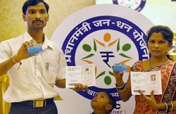 जन धन योजना के तहत खुलवाना है खाता, जानें- कैसे बिना बैंक जाए भी आसानी से हो सकता है यह काम