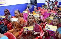 20 करोड़ महिलाओं के जनधन खातों में आज से ट्रांसफर होने लगेंगे 500 रुपये, पीएम गरीब कल्याण योजना के तहत मिलेगी रकम, सरकार बोली- निकासी को भीड़ न लगाएं