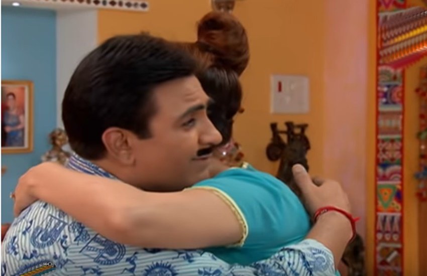 Taarak Mehta Ka Ooltah Chashmah, TMKOC, JETHALAL and BABITA romantic moments, Jethalal, Babita, taarak mehta ka ooltah chashmah episode,babita iyyer divorce episode, babita hug jetha lal, babita says jetha lal is his best friend, TMKOC Comedy, तारक मेहता का उल्टा चश्मा, jethalal babita comed taarak mehta ka ooltah chashmah new episode, जेठालाल, taarak mehta ka ooltah chashma show, taarak mehta ka ooltah chashmah cast, jethalal Babita, entertainment news, bollywood news, television news