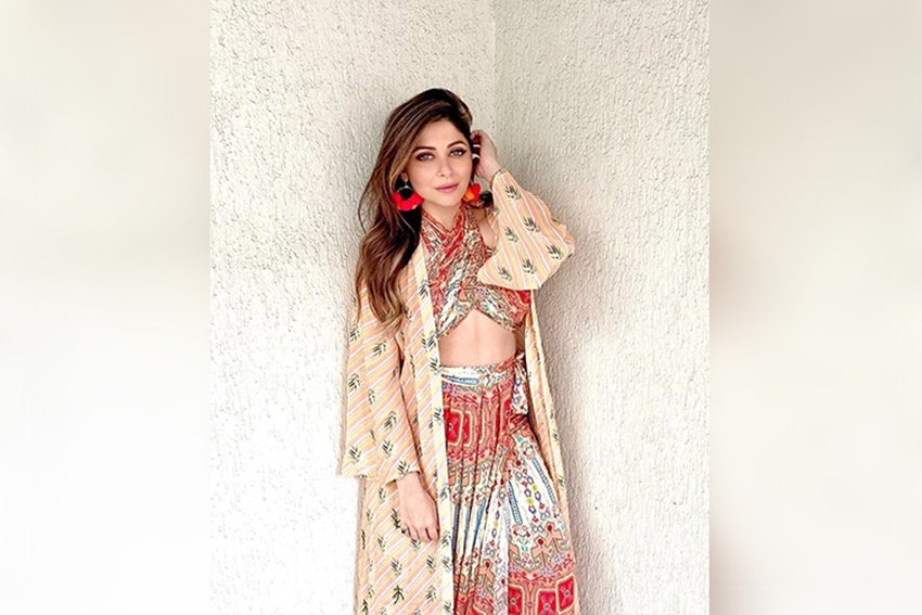 कनिका का घर लखनऊ की जिस सोसाइटी में है वहां भी उन्हें दिक्कतों का सामना करना पड़ा है।