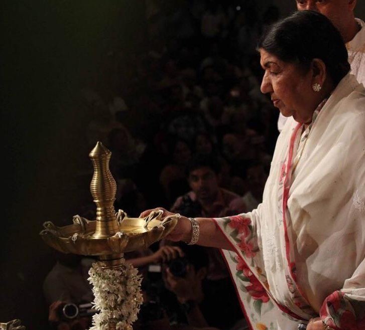 लता मंगेशकर ने भी इस मुहिम में पीएम का साथ दिया।